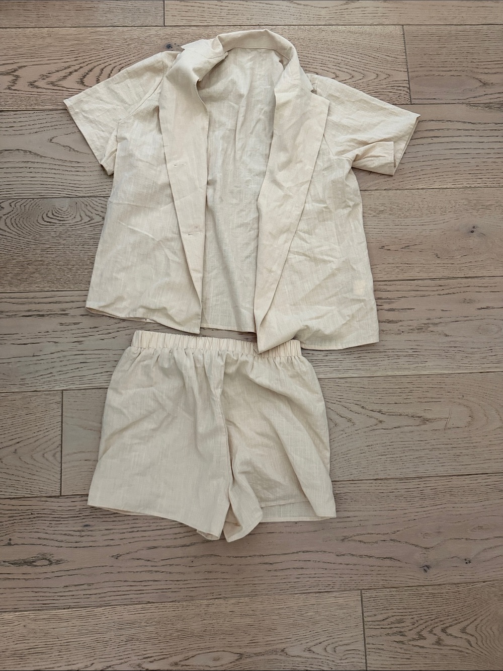Cream Short Sleeve Blazer and Shorts Set Size Medium